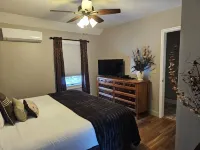 Whiteface Mtn/Wilmington, NY~~Hot Tub, Gas Fireplace, 2 Minutes to Whiteface!!