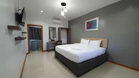 Intra place Hotel Sakon Nakhon Отели в г. Сакон Нахон