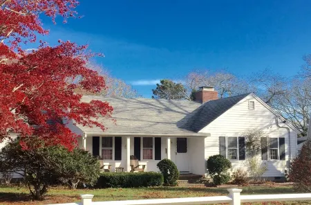 Private Beach on Nantucket Sound - Walk to Beach, Town, Harbor!