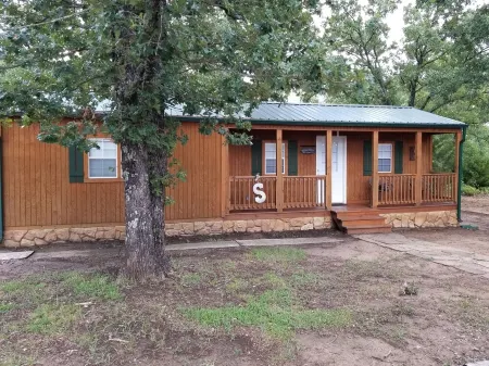 Cabin for two on 160 Acres,less than 20 min from Choctaw Casino Durant OK