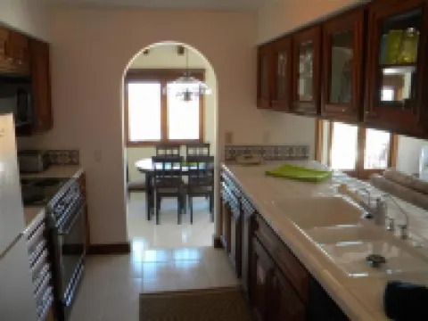 Spacious Hamilton Cove Condo With Golf Cart Included.