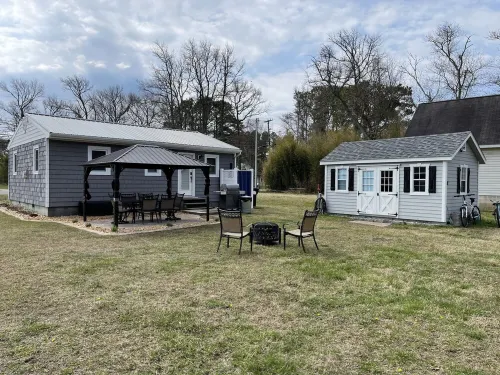 Sweet cottage with outdoor shower