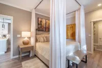 LAKESIDE URBAN INN . . . truly a HIDDEN GEM on the LAKE in Downtown Tualatin!!! Hotels in Tualatin