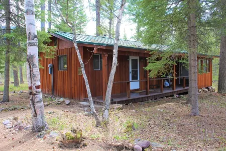 Great Cabin- get own beach & dock!  Perfect for Glacier National Park Vacation!