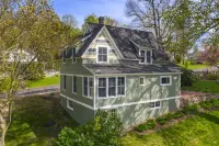 Gorgeous River Views! On Rails to Trails and just steps to quaint Collinsville Hotels in Canton