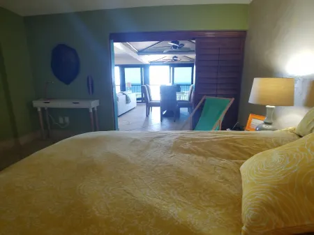 Closest Direct Oceanfront, Luxury Condo to Historic Flagler Avenue Отели рядом с достопримечательностью «Marine Discovery Center»