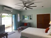 Air conditioned, Resort Location. Short Walks To Beaches & Restaurants
