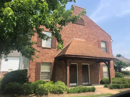 OXFORD MS Central Location - AND COMFORTS OF HOME - New on Rental Market!