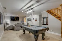 5 Bed 5 Bath Luxury Nashville Lodge! Pickleball Game Rm Sauna Fire Pit & Hot-Tub