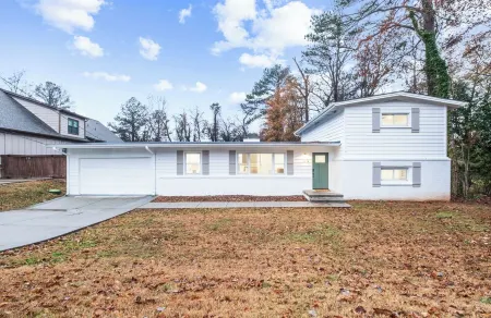 Spacious 5Br Retreat with Game Room Near Battery, Atlanta Braves, Smyrna Village Отели в г. Смирна