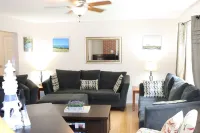 Spacious 5 BR 2 bath home on 1+ acre in Bar Harbor Hotel a Hancock County