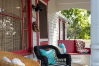 Charming Door County Cottage Steps from Lake Michigan Beach in Jacksonport WI