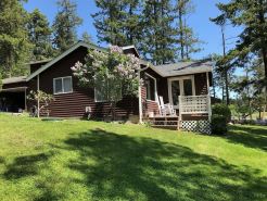Waterfront 3 Bedroom with Kayaks, Dock & Bikes!