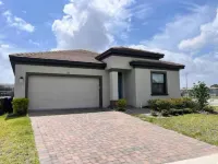 Resort 4 bedroom home, private pool/WIFI/BBQ inc
