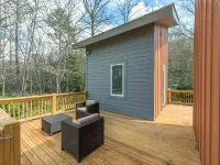 Riverfront Cabin, Hot tub, Fire Pit, Grill, Wi-Fi, Private, Fishing, Swimming Hotels in South Toe