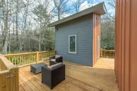 Riverfront Cabin, Hot tub, Fire Pit, Grill, Wi-Fi, Private, Fishing, Swimming