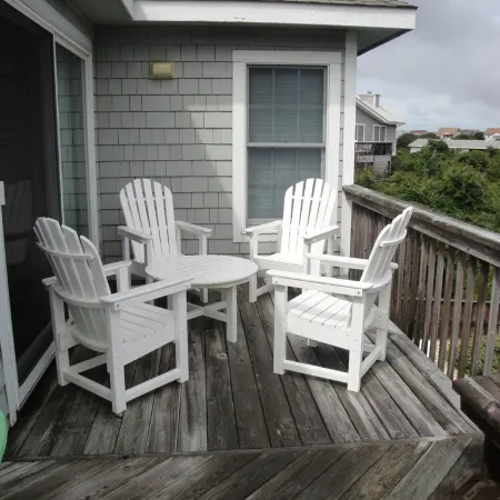 Indoor and outdoor Pool, Gym,Walk to Beach or Town