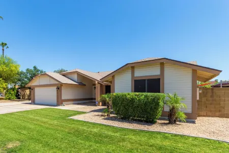 Paradise in Chandler! Heated/cooled pool included. Отели в г. Чендлер