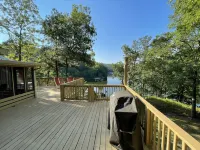 Relaxing Rock Creek Cottage on Smith Lake