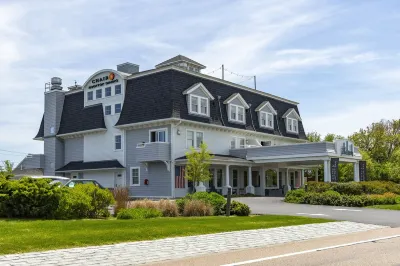 NEWLY RENOVATED. WALK TO BEACH.  FULLY EQUIPPED FOR BEACH.