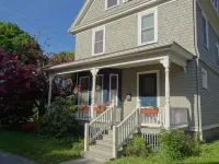 Spacious in-town cottage w/home office. Walk everywhere from your front steps.