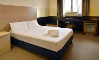 4. B&B HOTE..