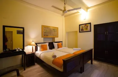 Hotel Shahi Garh Hotels near Hanumaan Mandir