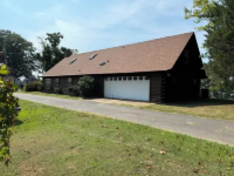 The Cabin at Caddo Crossing - for the vibe of an old-time lodge on the bayou! - Homestays