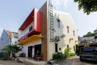 RedDoorz Plus near Trans Studio Cibubur 2