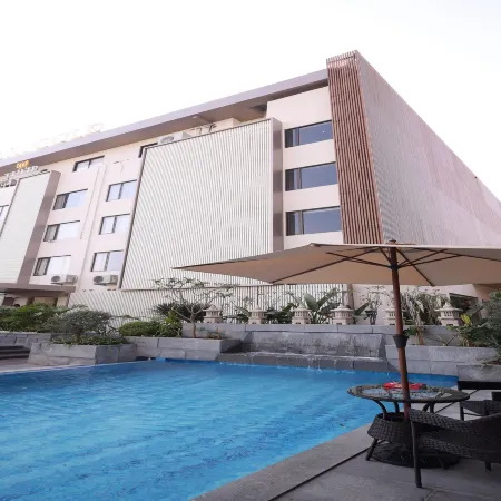 MARIGOLD-Newly Renovated Hotel