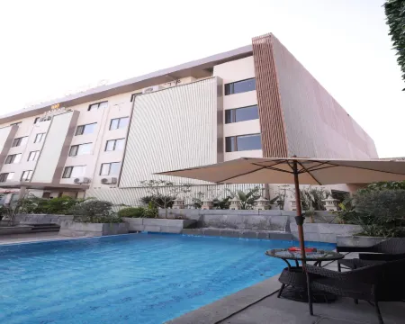 MARIGOLD-Newly Renovated Hotel Hotels in Ahmednagar