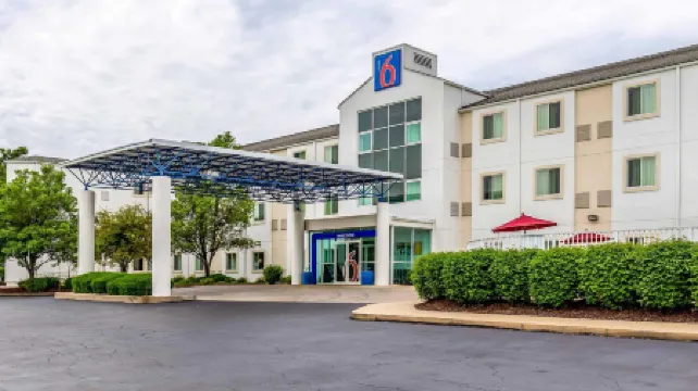 Motel 6 Caseyville, IL