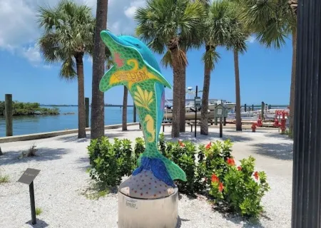 2/1 Pvt Pool home/ walk to Blue Jays stadium/ DT Dunedin. GolfCart rental avail Отели в г. Данедин