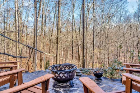 Cozy Scenic Mountain Getaway Hot Tub, Sauna & Game Room near Bushkill & Shawnee
