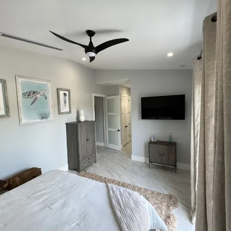 Islamorada Oasis, Luxurious 4 Bedroom 3 Bath Home. Heated Pool! Boat Lift Option