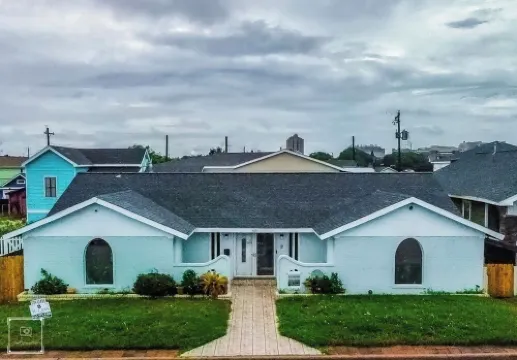 Galveston beach house - 1 block from the beach