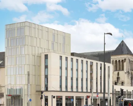 ハンプトン バイ ヒルトン トゥール サントル トゥールのホテル