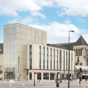 แฮมป์ตัน บาย ฮิลตัน ทัวร์ส เซ็นเตอร์