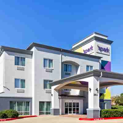 Spark by Hilton Pearland Hotel Exterior