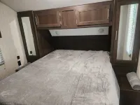 Large RV in Beautiful, Natural Setting! فنادق في هاميلتون