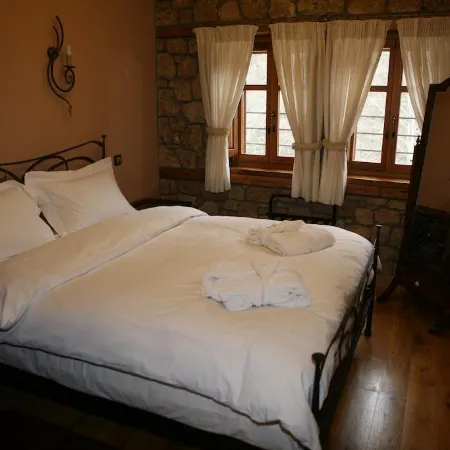 Roes Suites Hotels in Almopia