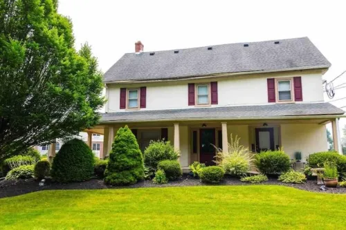 Escape to Center Valley's 3-bedroom vacation home, 13 min to Dorney Park Hotels in Center Valley