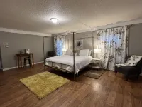 Anita’s Home, private pool and hot tub.