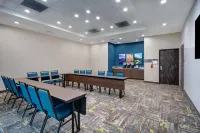 安大略市拉丘庫卡蒙卡歡朋套房飯店 庫卡蒙格牧場住宿飯店