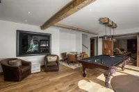 Ski to Lift/Walk-in 7 Bedrooms & 10 Baths, Hot Tub, Theater, Gym