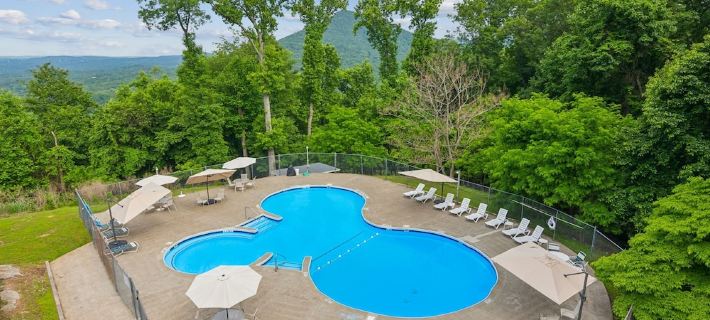 Dream Home in Jasper – 5 bedroom Stunner with Space & Style Hotels in Pickens County