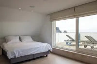 Spacious Seaside Apartment