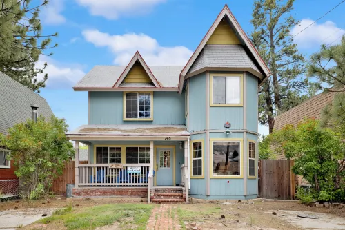 Idle Hours Inn- Family Cabin w/ Hot Tub at Big Bear - Pet friendly