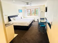 Albany Executive Motor Inn Limited Hotels near Hare Krishna Centre (ISKCON)