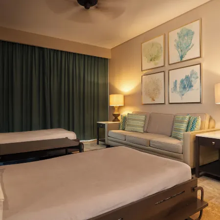 The Royal Sands Resort & Spa Отели рядом с достопримечательностью «Торговый центр Kukulcan Plaza»